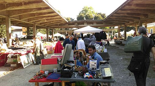 Domenica mercatino antiquario a Borgomanero