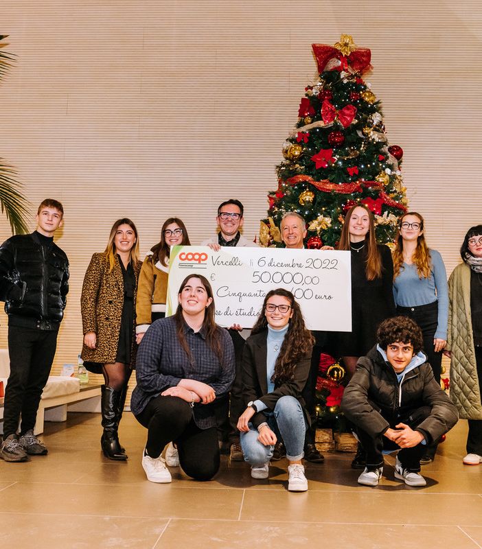 110 borse di studio ai figli dei dipendenti Nova Coop, premiati anche 15 ragazzi della provincia di Novara