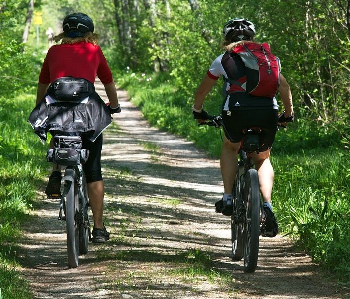 Nuova stretta dal Governo: stop a passeggiate ed escursioni in bici. Chiusi anche i bar delle stazioni