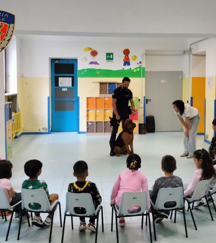 I bambini della scuola dell’infanzia “Garzoli” a lezione di educazione stradale con la polizia locale