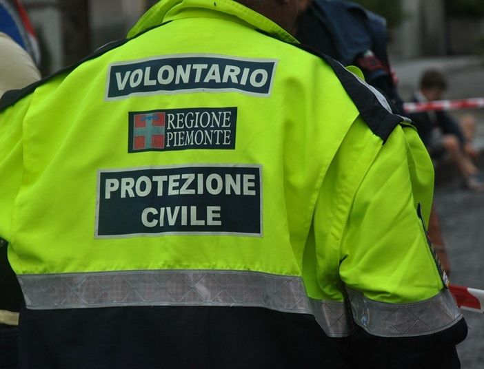 Maltempo a Trecate: agenti e volontari al lavoro per i danni causati dalla tempesta