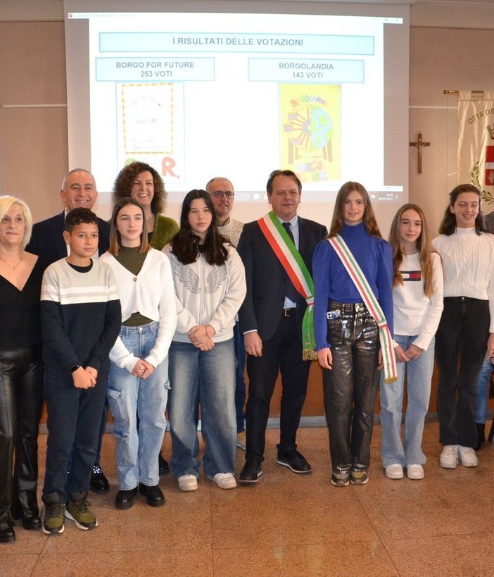 Borgomanero: Lucia Vicario assume il ruolo di sindaco nel consiglio comunale dei ragazzi