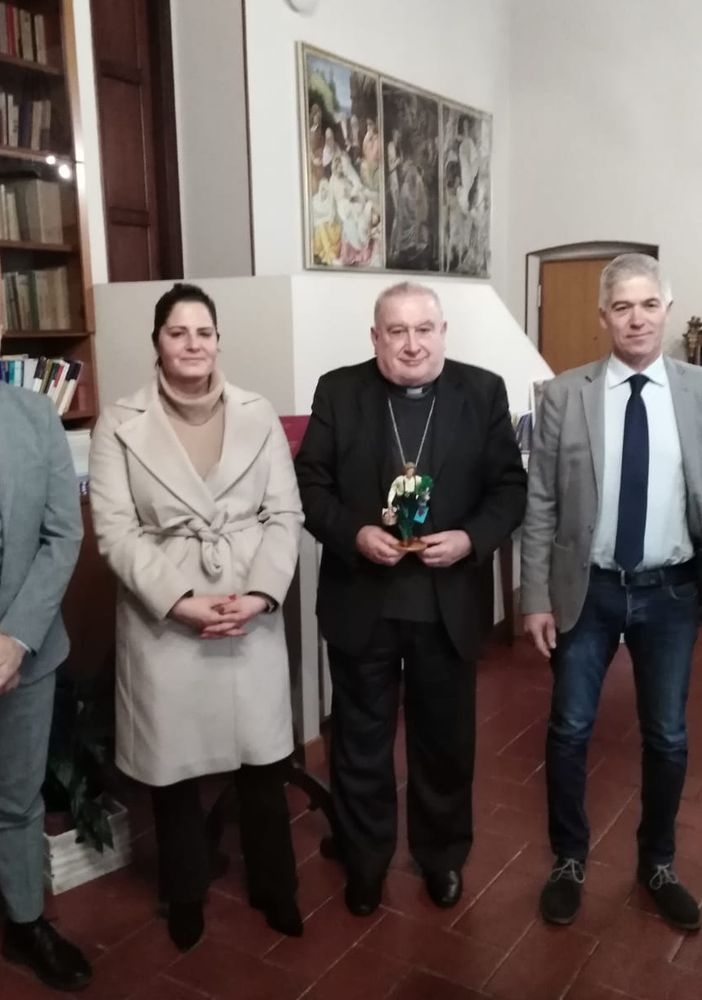 Coldiretti e Confartigianato consegnano la statuina del presepe all’Arcivescovo di Novara Monsignor Brambilla