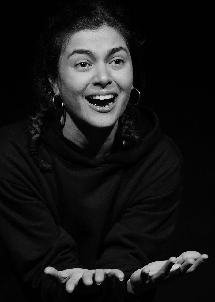 Una giovane attrice-autrice racconta una gioventù smarrita al Teatro degli Scalpellini