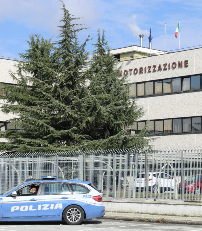 Rinnovava le patenti ad anziani senza i requisiti, sospeso un medico