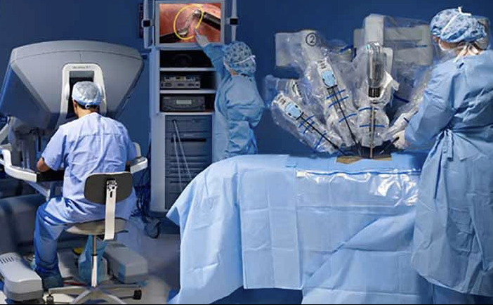 A Novara il primo intervento in Piemonte di epatectomia destra con l’utilizzo del robot Da Vinci XI Surgical System