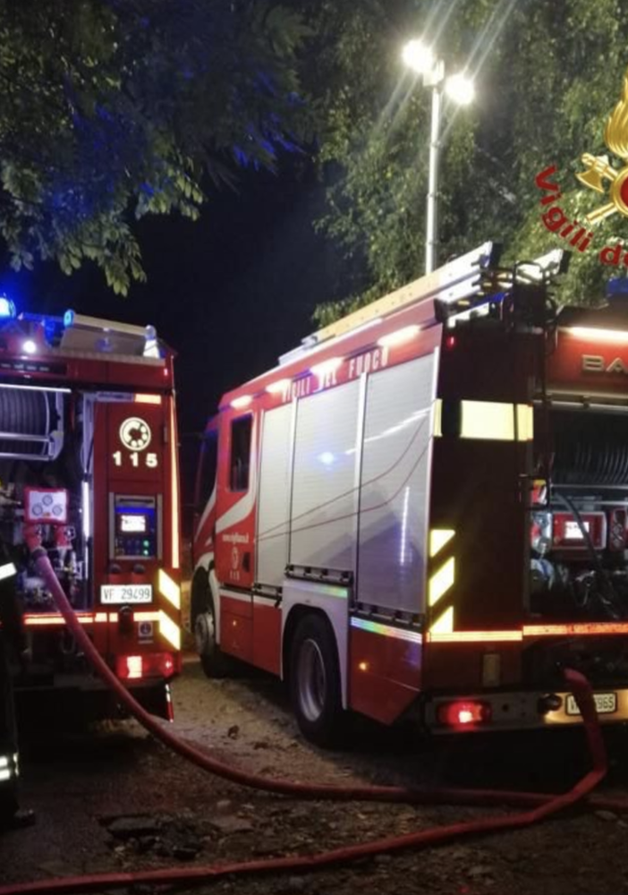 Pisano, a fuoco 300 quintali di fieno