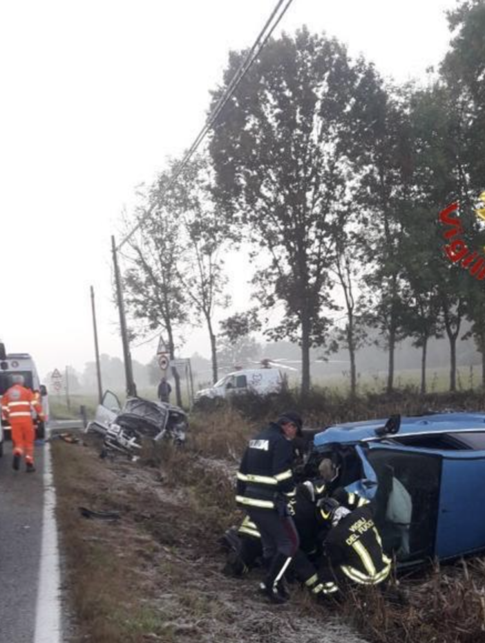 Ragazza di 15 anni muore in uno scontro tra un furgone e un'auto, gravissma la madre