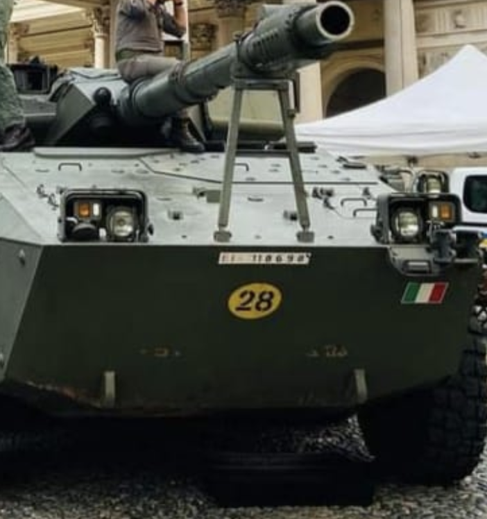 Carro armato in piazza a Novara: francescani scrivono a vescovo e sindaco