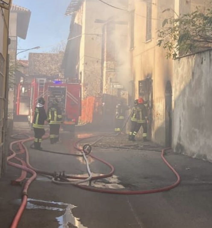 Incendio in un abitazione a Castelletto di Momo