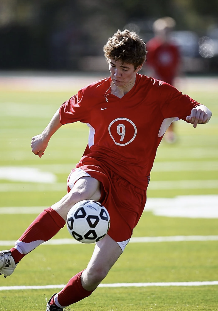 Photo by Pixabay: https://www.pexels.com/photo/person-playing-soccer-159684/