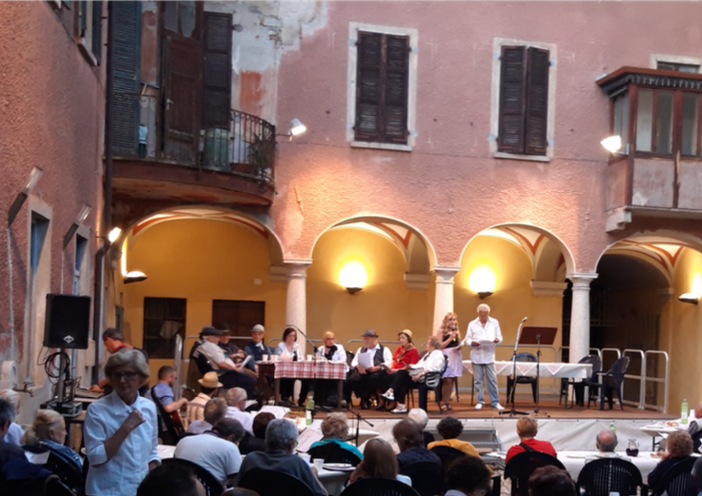 La XVI edizione della &quot;Rassegna provinciale di poesie dialettali&quot; torna a Gozzano con un'atmosfera da osteria all'aperto