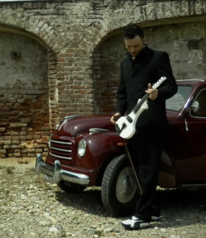 &quot;Mi sono scordato le chiavi&quot;, viaggio musicale con Emanuele Cadario e la storica band La Sornette