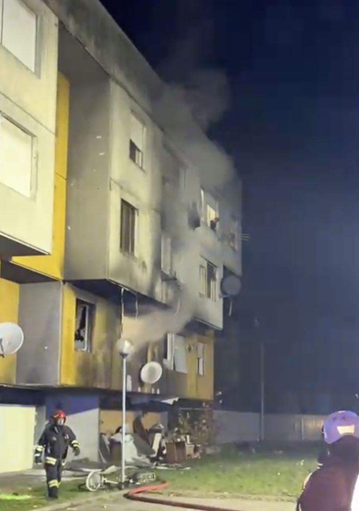 Incendio in un edificio popolare a Sant' Agabio, famiglia evacuata. VIDEO