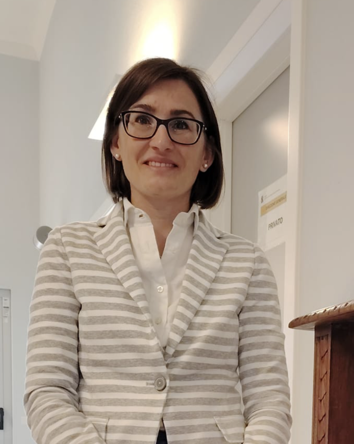 La dott.ssa Laura Potenza entra nella Farmacia Ospedaliera dell’Ospedale di Borgomanero