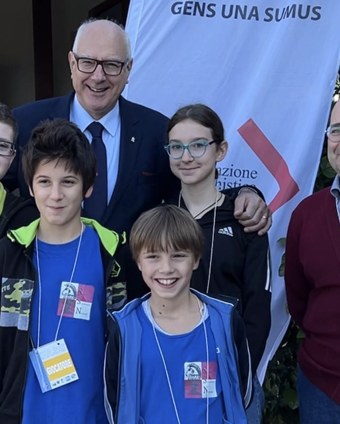 Nella foto: Novara u12 col presidente federale Maggi