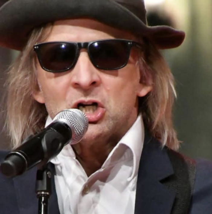 &quot;Canzone e teatro&quot; a Cameri: Luca Maciacchini in scena con &quot;Cantare per ridere&quot;