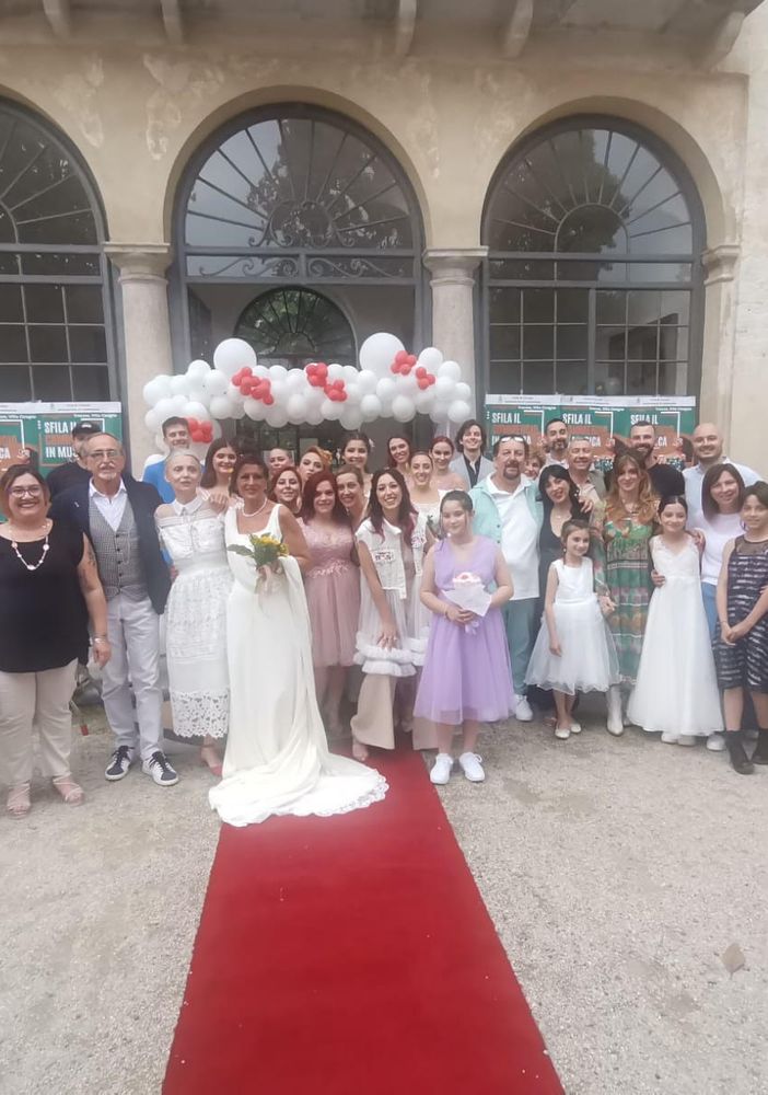 Trecate, ‍“sfila il commercio in musica”: ottima la prima