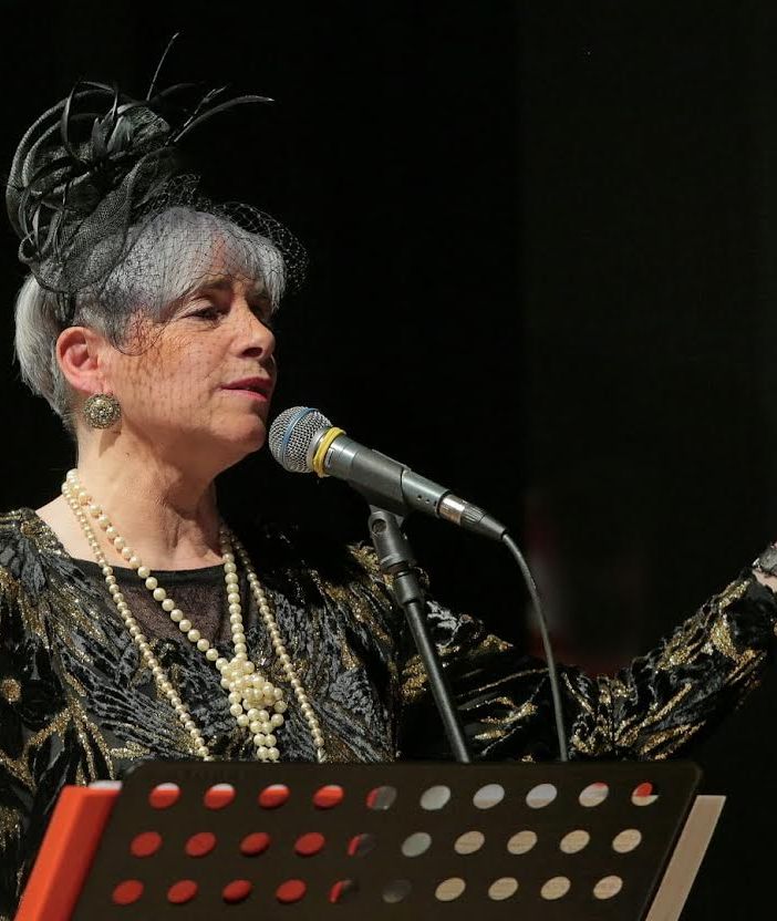 Pubblico delle grandi occasioni per lo spettacolo “le canzoni della radio” al teatro “Silvio Pellico”