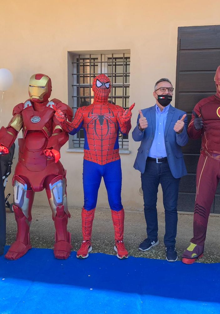 I “supereroi” ricordano le vittime novaresi del covid