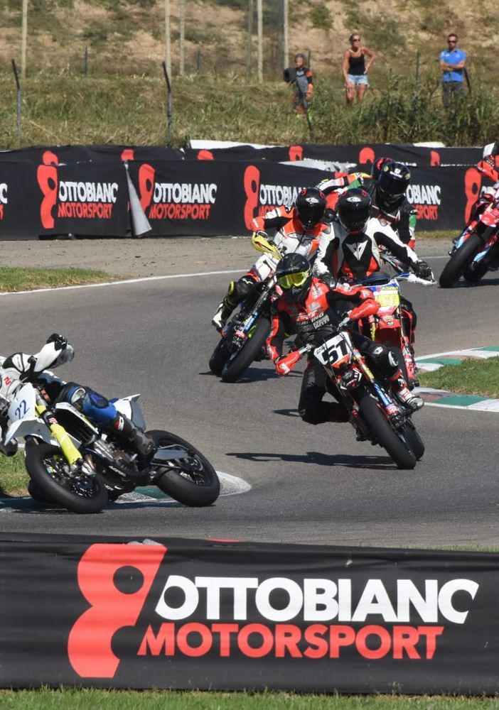 Il Moto Club TTN Racing di Novara ospita un'emozionante competizione interregionale nell'ambito della Supermoto