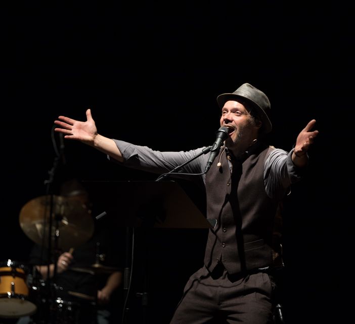 Sabato a Dormelletto ‘Una notte in Blues’, la vita di BB King messa in scena dall’Accademia dei Folli