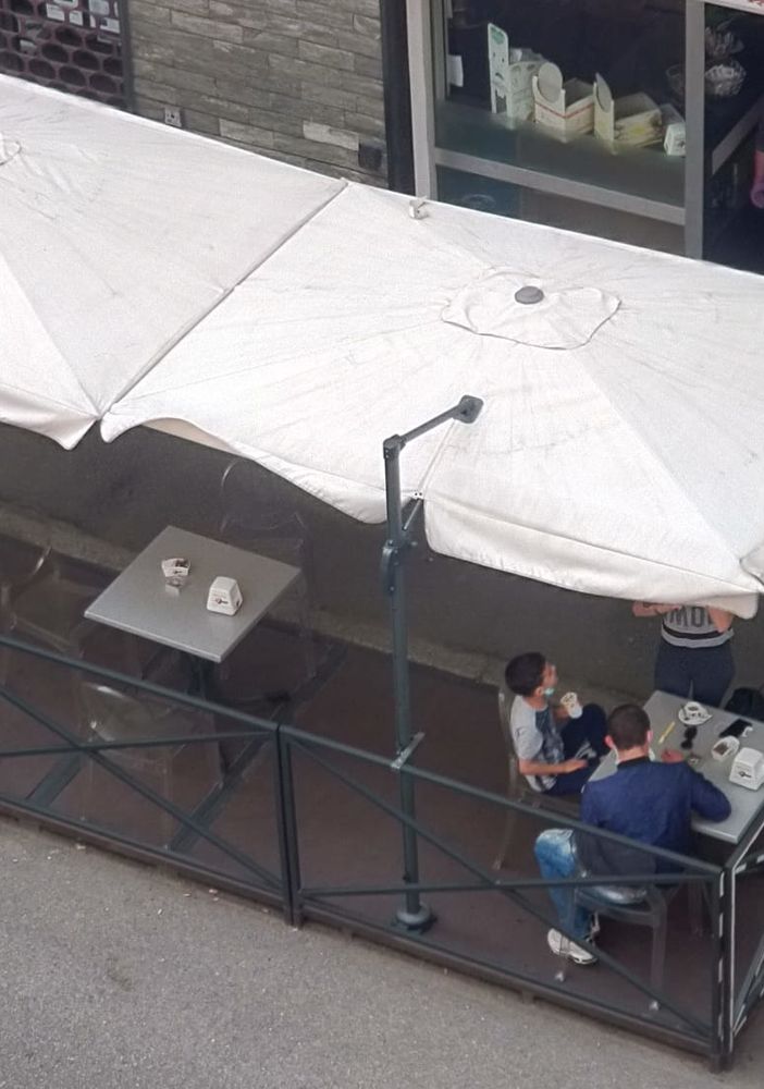 Riaperti bar e ristoranti, 123 nuovi dehor, stanotte controlli anche con l’esercito