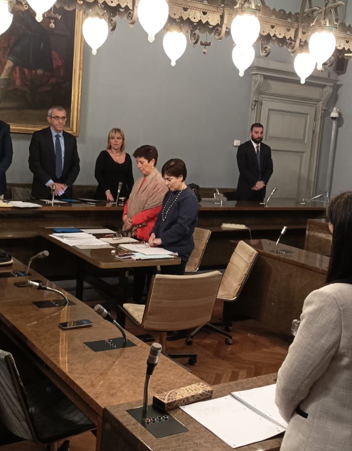 Novara, il consiglio comunale si apre con il ricordo di Julia Ituma