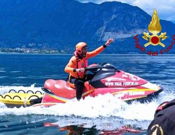 Anche il comando di Novara dei Vigili del Fuoco sul Lago Maggiore per la formazione nautica