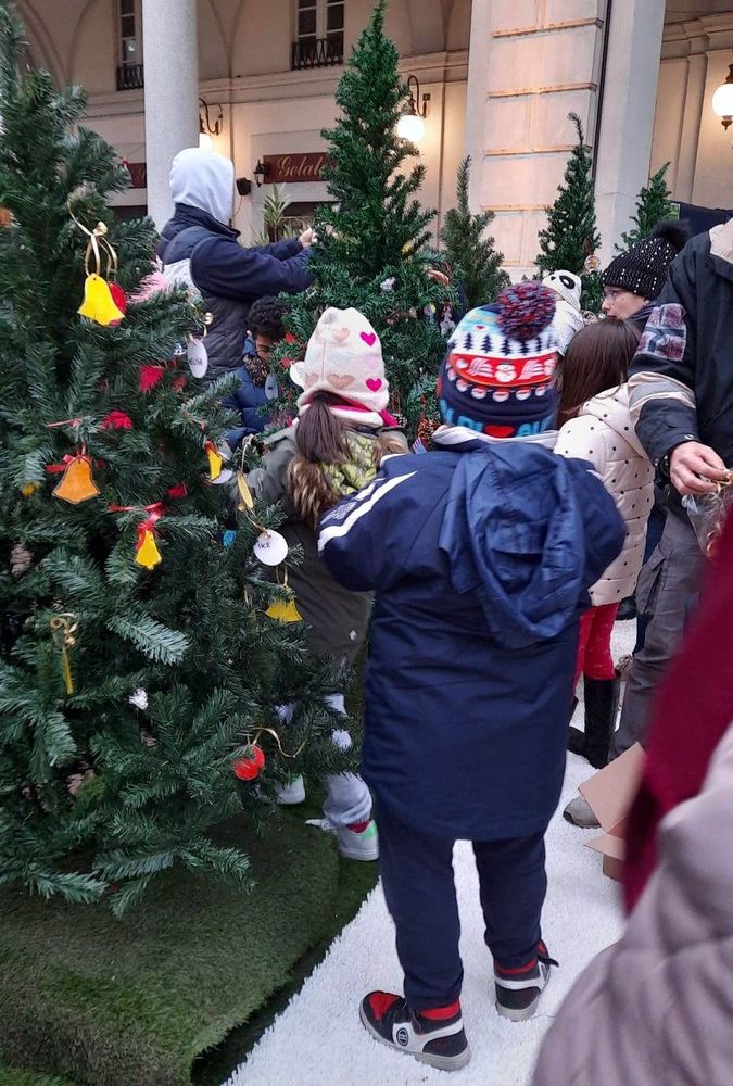 L’amministrazione trecatese ringrazia i bambini per le docrazioni natalizie