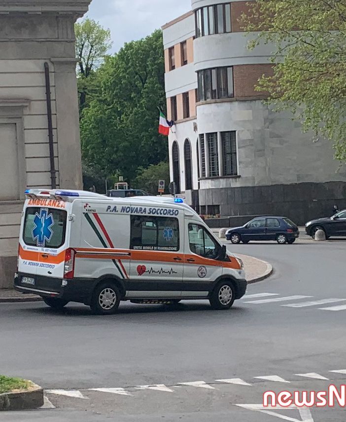 Cade nella tromba dell'ascensore alla biblioteca Negroni, ferita una dipendente comunale
