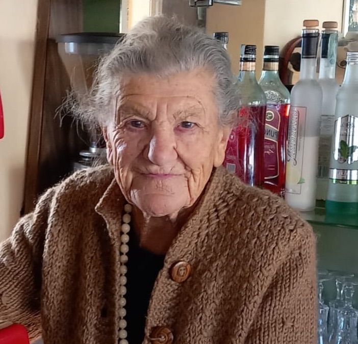 Auguri ad Anna, barista di 99 anni che ancora serve il caffè