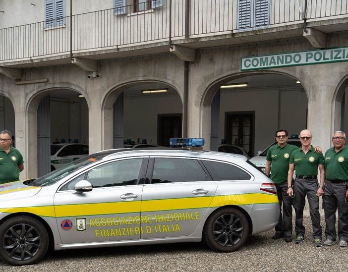 Trecate dona un’auto all’Associazione Finanzieri