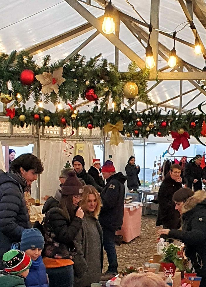 Torna il calore dei mercatini coperti della Pro Loco Barengo