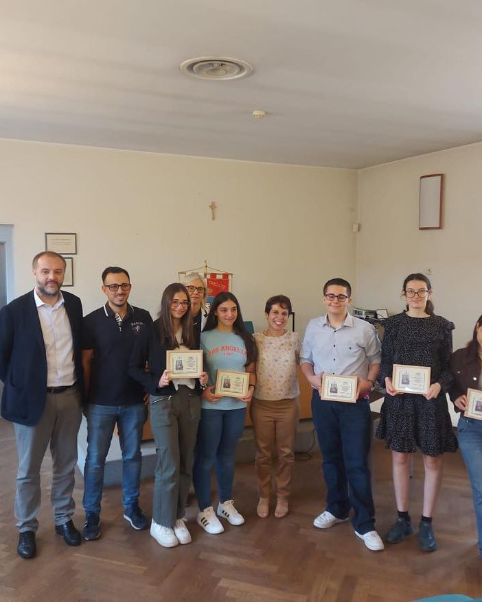 Premiati in biblioteca i ragazzi trecatesi autori di “ali diverse, unico volo”