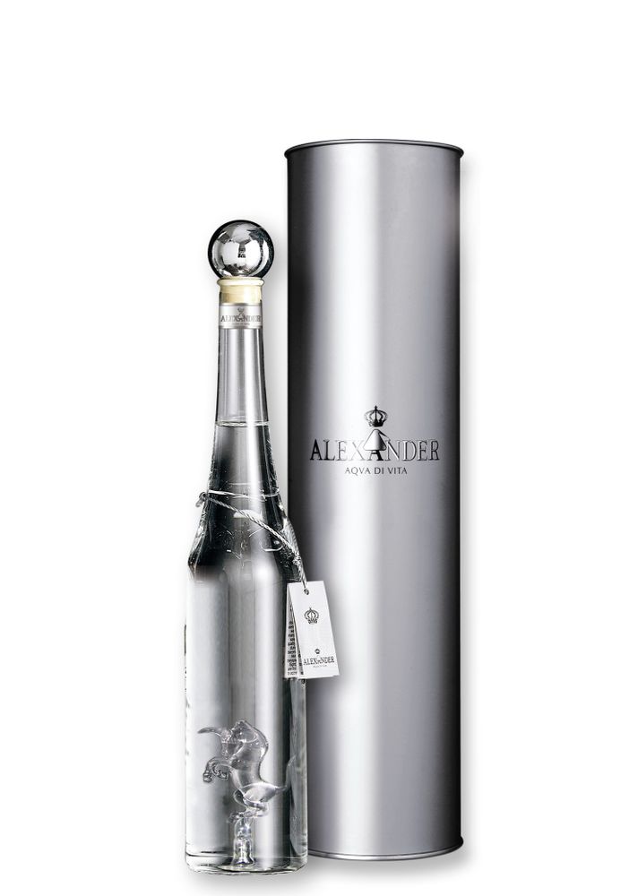 Grappa Alexander con le bellezze italiane
