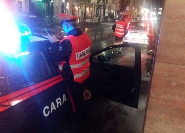 Dal Nord Ovest. Precipita e muore mentre cerca di rientrare in cada dal balcone del vicino