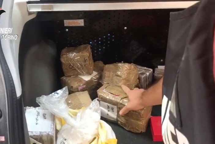 Notizie dal Piemonte. &quot;Pusher &quot;eleganti&quot; smerciano droga in Val Susa e a Torino: sequestrati 28 chili di droga [VIDEO]