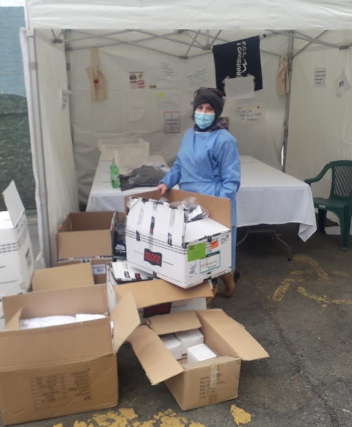 Magliette e indumenti per i ricoverati all’Ospedale Maggiore