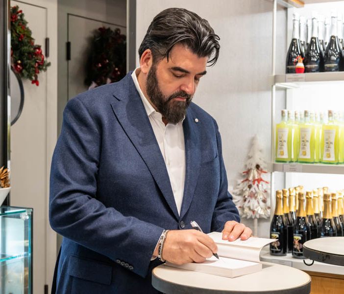 Antonino Cannavacciuolo a Vicolungo The Style Outlets: un pomeriggio di dolcezza e spirito natalizio
