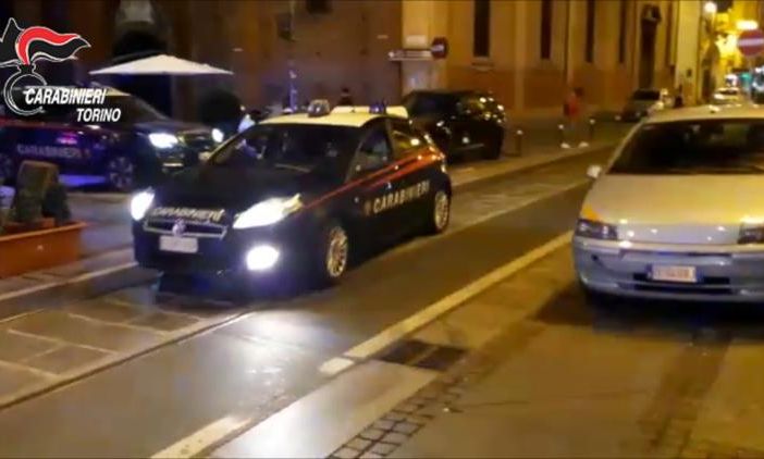 Notizie dal Piemonte. Torino: la droga viaggiava sul taxi, dentro una valigia con 50 chili di hashish: tre arresti