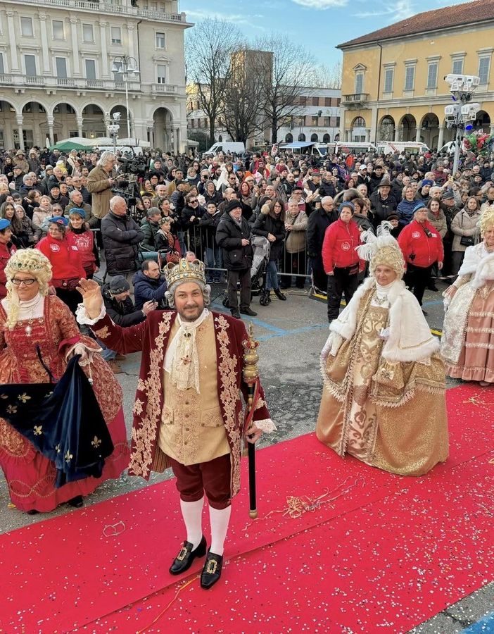 Il carnevale novarese si conclude con una spettacolare sfilata di maschere provenienti da tutta Italia. FOTO