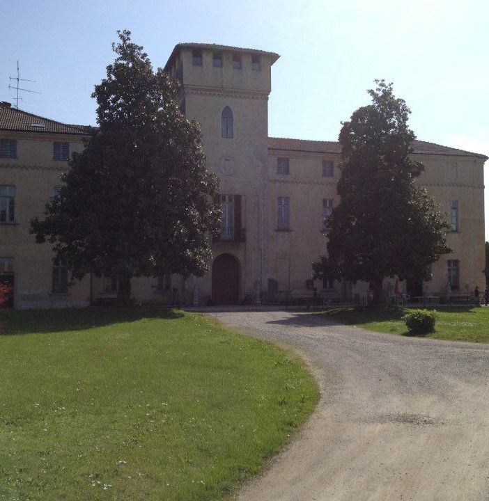 Suno, anziano fugge dalla casa di riposo, non avvicinatelo e contattate il Comune