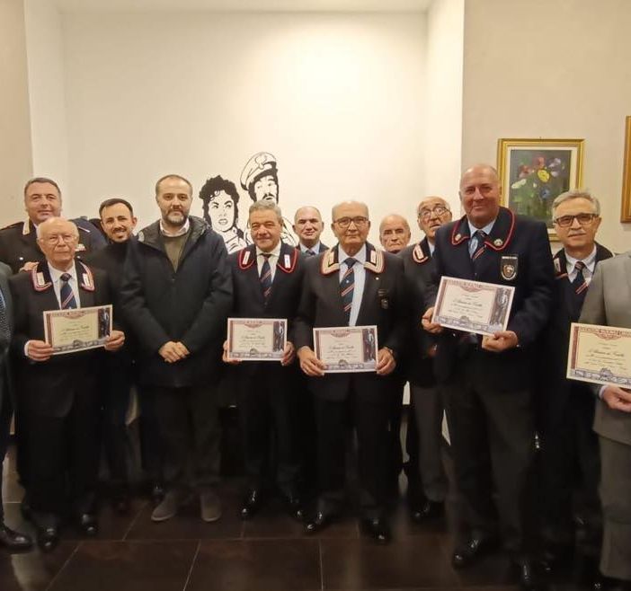 Attestati di fedeltà ai soci dell’associazione nazionale carabinieri di Trecate