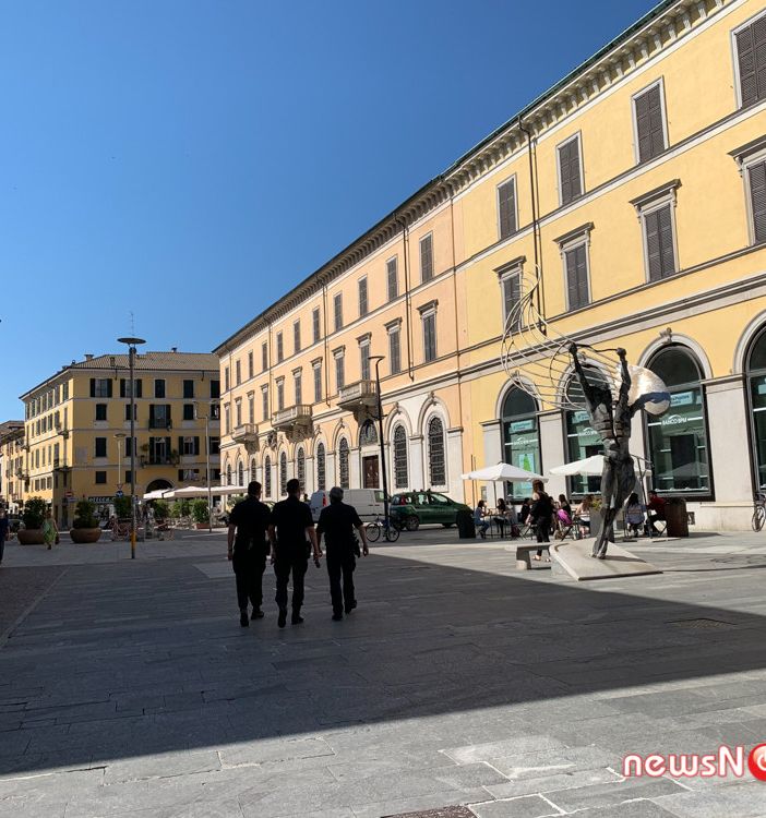 Giovane multato e denunciato dopo aver sparato fuochi d'artificio in modo illecito in piazza Gramsci