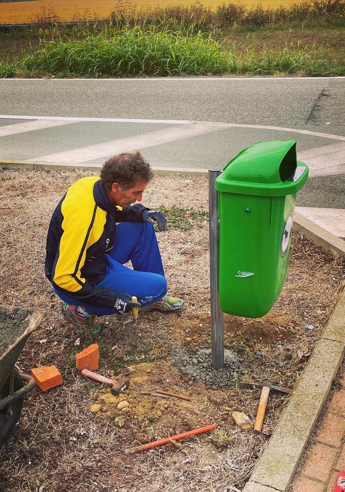 A Garbagna Novarese installati i nuovi cestini per lo &quot;sporco&quot; dei cani