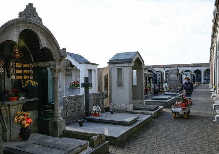 Lavori per gli impianti elettrici al cimitero di Cerano
