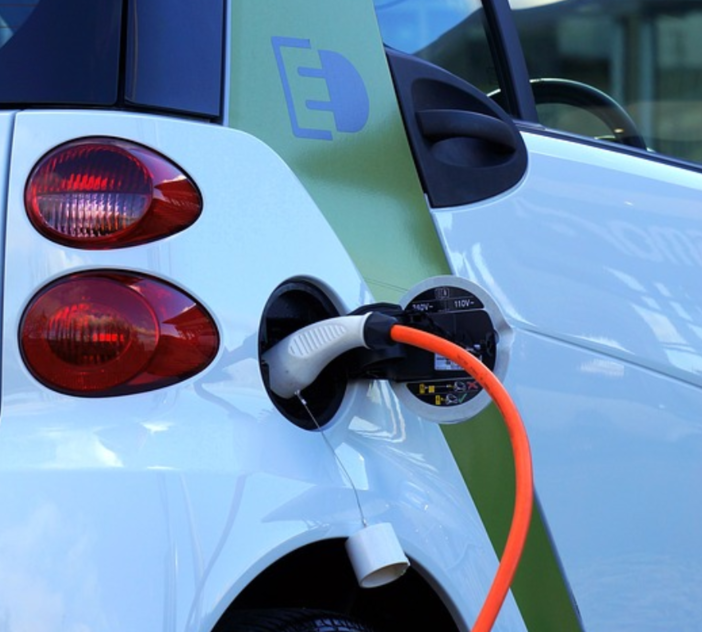 A Trecate aperto il bando per l'installazione delle colonnine di ricarica per le auto elettriche