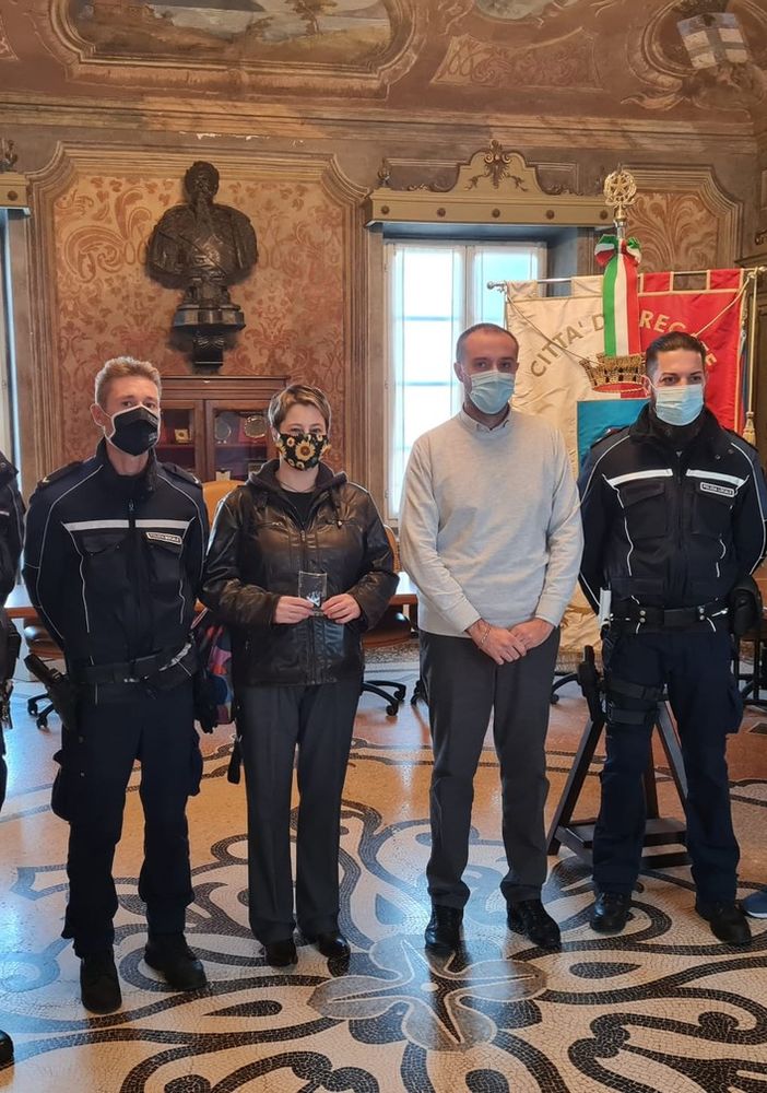 Consegnati i gradi ai nuovi agenti della Polizia Locale di Trecate