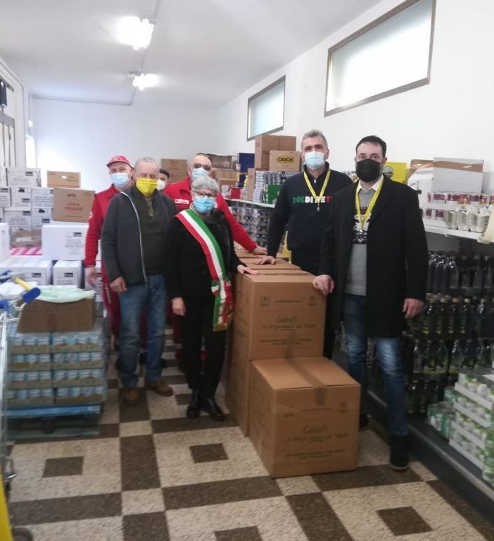 Coldiretti Novara-Vco, consegnati all'Emporio dei Legami i pacchi per le famiglie bisognose
